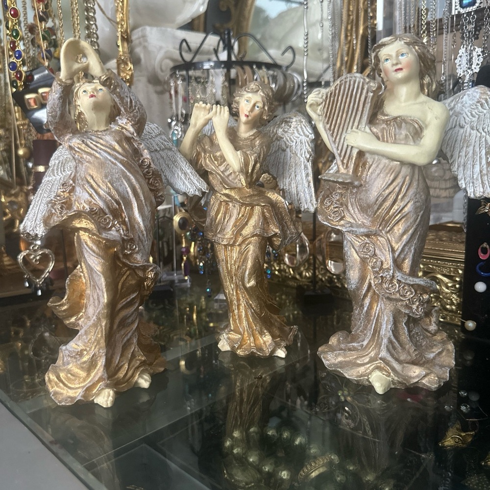 Resin angel figurines